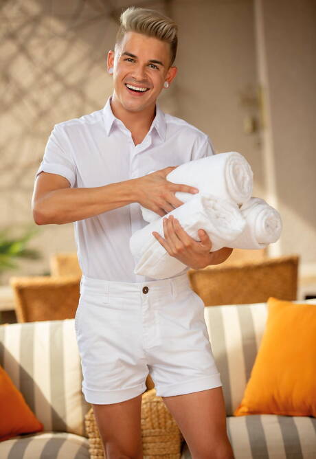 Hot House: American pornstars hunky guy Cade Maddox and pretty boy Andy Taylor in hot ass bang