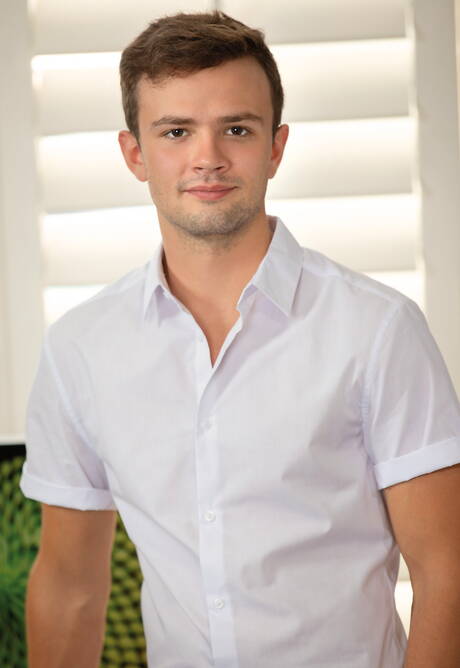 性感的美國人，超級帥哥 Logan Cross 和年輕帥哥 Austin Avery 上演了一場火辣的情侶戲