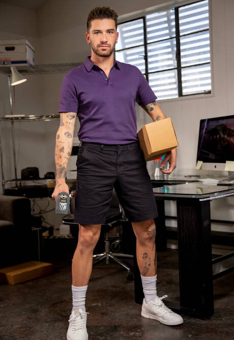 Czarny przystojniak Adrian Hart i francuski przystojniak Chris Damned uprawiają międzyrasowy seks