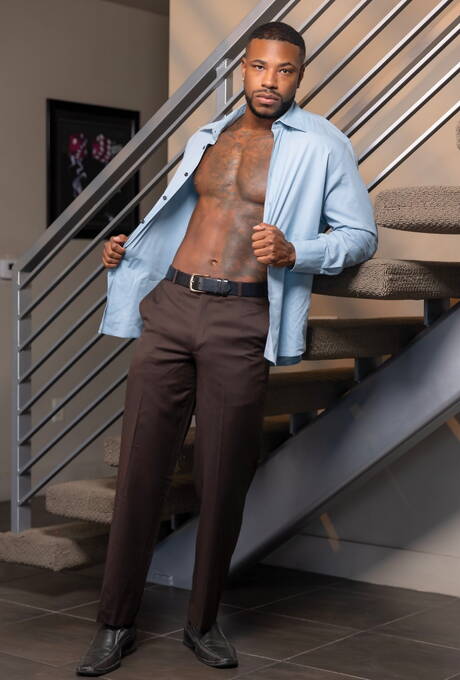 Der amerikanische Bär Cole Connor und Reign beim Schwarz-Weiß-Sex