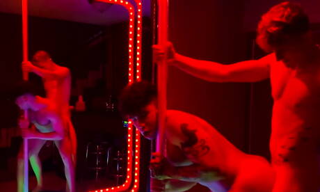 Die kanadischen Hengst Max Lorde und Joseph Castlian haben heißen Sex im Badezimmer