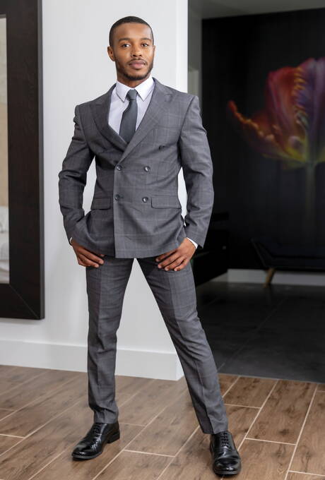 I simpatici amici americani Andre Donovan e Jake Waters si scopano il culo dopo aver succhiato il cazzo