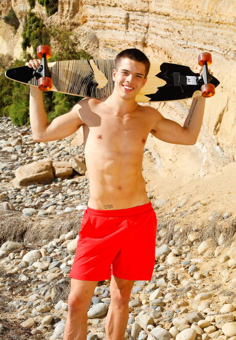 Next Door Studios: American well-built Justin Matthews and  Evan Knoxx in hot homosexual scene on the beach