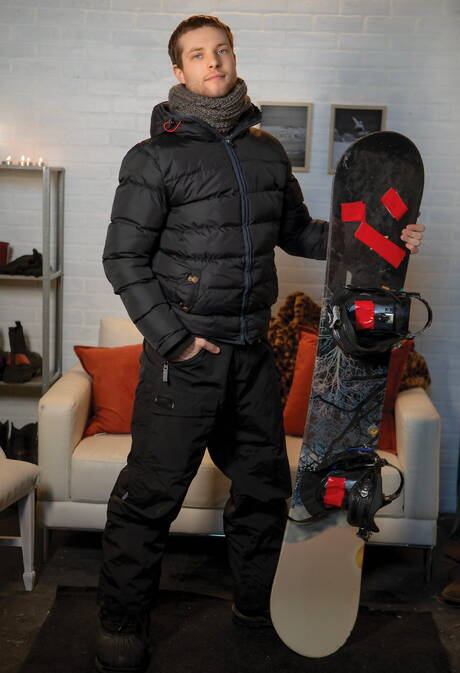 加拿大小夥本傑明布魯與加拿大猛牛東尼丹傑洛上演激情情侶戲