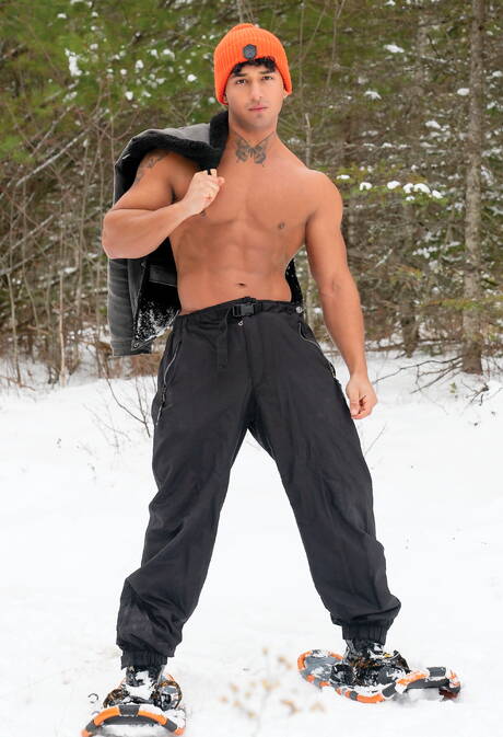 Canadian muscular Skyy Knox and  Kenzo Alvarez have a hot couple scene in bathroom