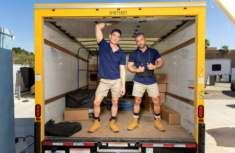 Colby Melvin and latin hunk Jim Fit have a good sex in bath