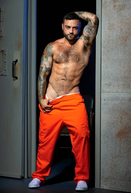 Bennett, Chris, Alpha Wolfe, Reign e Drew Valentino em cena de gangbang interracial