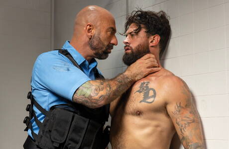 Hete Amerikaanse jongens, harige beer Drew Sebastian en hete beer Alpha Wolfe zuigen en neuken elkaar