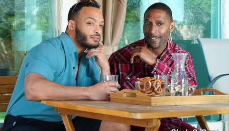 Gli spudorati Dillon Diaz, Mac Savage e Romance in un bollente sesso anale interrazziale a tre all