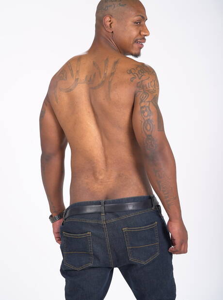 Die heißen Deepdicc, Lawrence West und Riley Mitchel haben im Freien eine interrassische Liebe