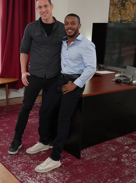 Ethan Sinns and black well-built Jake Waters fuck after  interracial blowjob