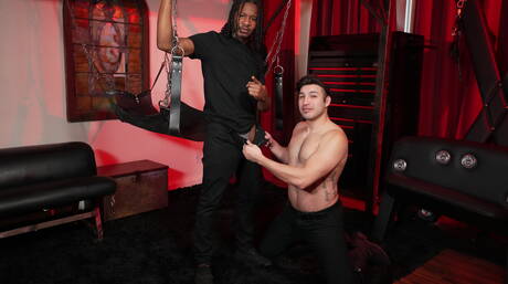 黒人のタフガイ、ノックアウトとマーティ・マーが異人種間セックス