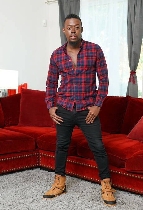 Gli amici sexy Avatar Akiya, Dan Afterdark e Osiris Blade in un bollente trio interrazziale con sesso anale