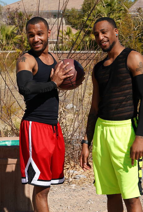 Blacks on Boys: ジグズ・カステロ、マイケル・ボストン、タイタス・マクマスターズの3P異人種間ファックシーンの屋外でのいやらしい少年たち