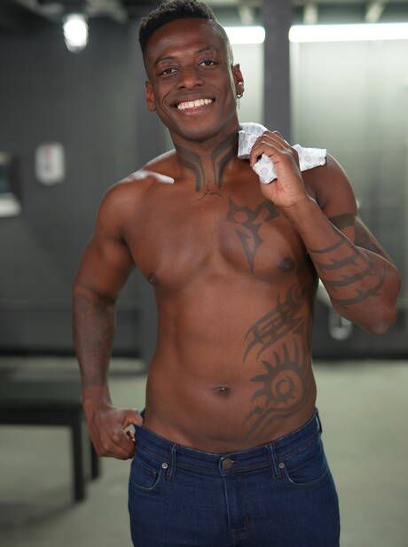 Die versauten Jungs Cole Alexander, Jake Waters und Marcel Eugene haben heißen Analsex zu dritt in der Badewanne