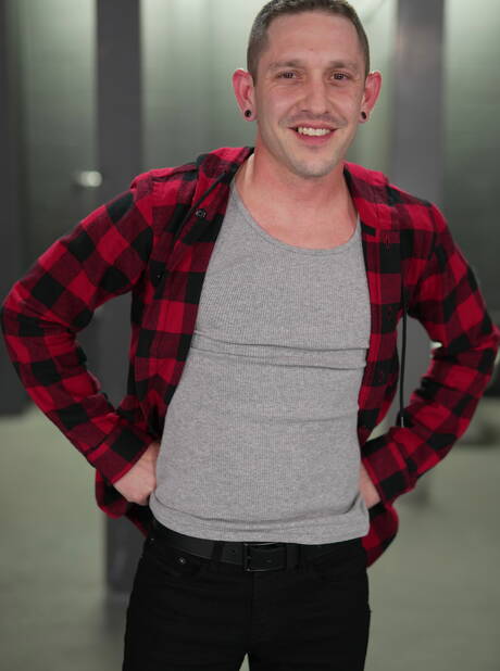 Die versauten Jungs Cole Alexander, Jake Waters und Marcel Eugene haben heißen Analsex zu dritt in der Badewanne