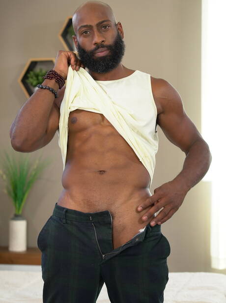 Podnieceni kumple Darron Bluu, Hunter Triad i Jj Lake w gorącym międzyrasowym seksie grupowym