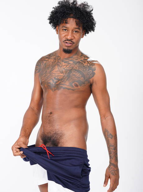 Blacks on Boys: Sexy buddies Caleb Murphy, Knockout and Ray Diesel have a good interracial threesome sex