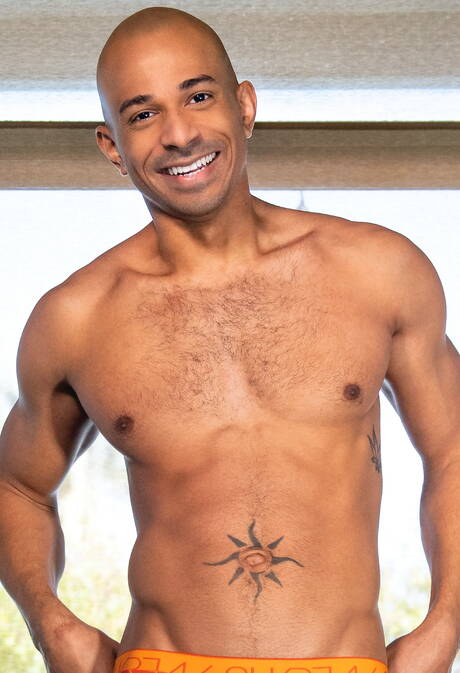 Hot buddies Devin Franco, Zario Travezz and Evan Knoxx have 3some anal sex