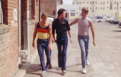 Lee Ryder, Mike, Mark Hunter, Joe Reeve en Rick in een knallende buitenlucht