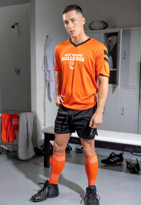 Dwóch amerykańskich facetów, superogier Roman Todd i ogier Tristan Hunter, kochają się pod prysznicem