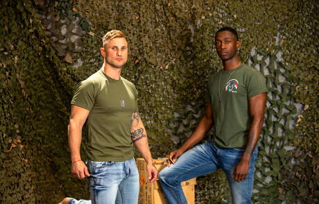 Le taureau américain fort Blain Oconnor et Prince Reign baisent après une fellation interraciale