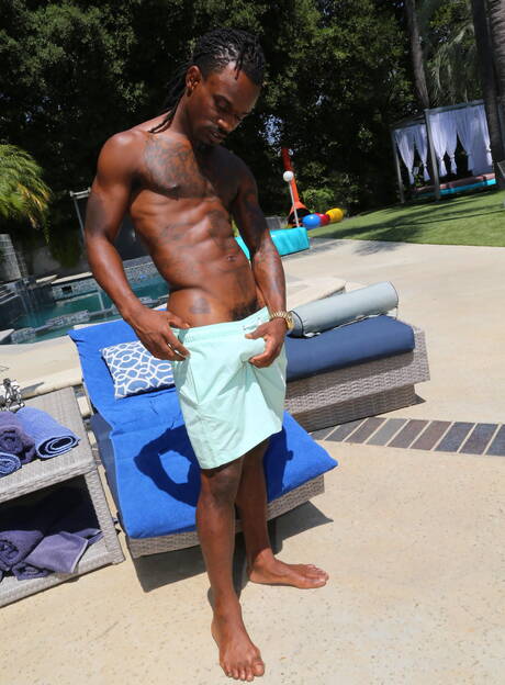 Knappe Amerikaanse jongens, stoere kerel Brian Bonds en sterke man Fame in hete interraciale anale actie in de buitenlucht