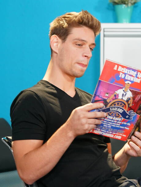 Hot Knockout, Michael Del Ray and Noah Pain have a good interracial 3some sex with fisting