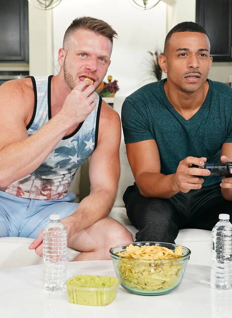 Hot american guys strongman Brian Bonds and otter Zario Travezz fuck interracial ass after sucking cock