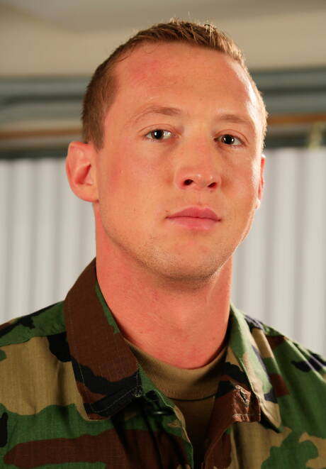 I ragazzi americani sexy Colt Rivers e il duro Pierce Hartman si scopano dopo aver succhiato il cazzo