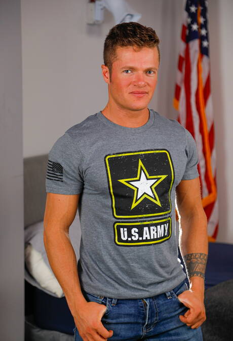 Active Duty: American stars bodybuilder Blain Oconnor and bodybuilder Pax Perry in hard anal sex