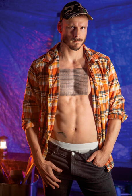 帥哥Markus Kage、Gabriel Clark和Windom Gold在戶外互相吸吮和操弄