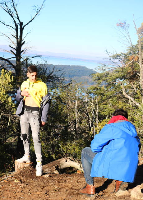 Helix Studios: Argentinian young boy Derek Nagy and argentinian young dude Vincent Landi drilling an ass outside