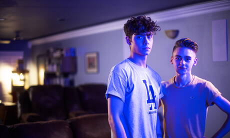 Il giovane ragazzo americano Asher Haynes e il ragazzo sexy Paxton Ward si scopano il culo dopo un pompino