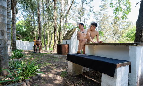 Italo Van Ewen, Antu, Bautista, Puppy in der Gangbang-Szene draußen