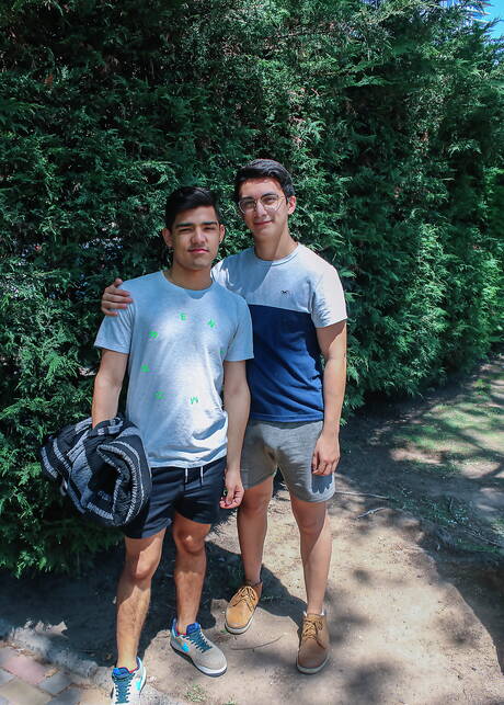 Der heiße Latino-Twink Vincent Landi und der junge Latino-Typ Felix Harris lieben sich draußen