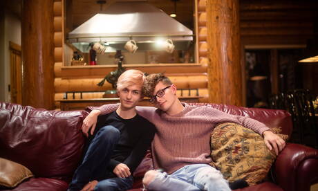 Le star americane Aaron Roberts e il bel ragazzo Spencer Locke fanno del buon sesso