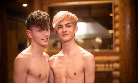 American stars twink Aaron Roberts and beautiful boy Spencer Locke have a good sex