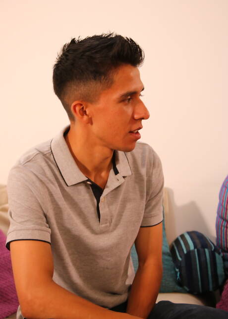 Le beau garçon Jonathan Lando et le beau garçon argentin Antu Burghos baisent après une fellation à l