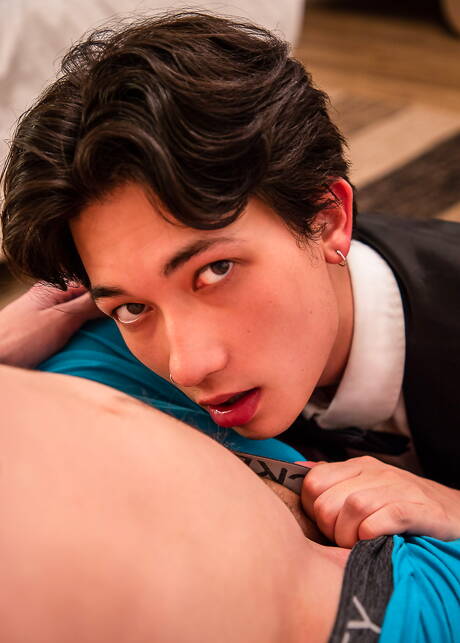 性感的美國人，年輕帥哥 Reece Jackson 和年輕男孩 Spencer Locke 互相吸吮和操弄