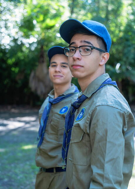 Il bel ragazzo argentino Rick Lennon e il giovane ragazzo argentino Antu Burghos hanno una scena di coppia bollente all