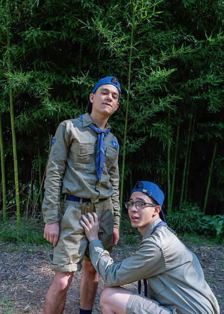 Il bel ragazzo argentino Rick Lennon e il giovane ragazzo argentino Antu Burghos hanno una scena di coppia bollente all