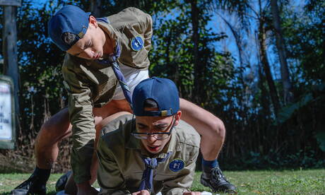 Il bel ragazzo argentino Rick Lennon e il giovane ragazzo argentino Antu Burghos hanno una scena di coppia bollente all