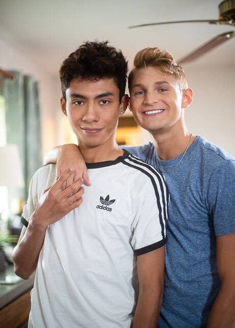 Helix Studios: 性感的美國人，年輕帥哥 Luca Ambrose 和年輕帥哥 Garrett Kinsley 互相吸吮和操弄