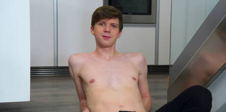 性感小鮮肉Sam Brook和捷克帥哥Josh Cavalin上演熱辣情侶戲