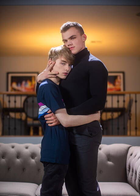 Helix Studios: American stars young dude Adam Reid and pretty boy Derek Shaw fuck ass after blowjob