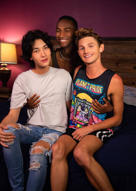 Helix Studios: Shameless guys Kai Taylor, Reece Jackson and Garrett Kinsley in hot 3some interracial anal sex