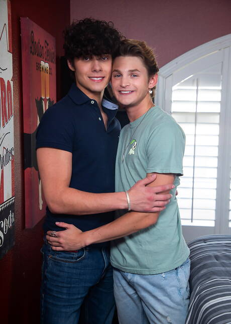 American stars pretty boy Asher Haynes and pretty boy Garrett Kinsley make a love