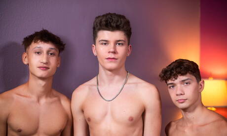 Die geilen Jungs Sam Ledger, Noah Bentley und Silas Brooks bei einem heißen Dreier-Arschfick