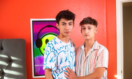 Nette amerikanische Jungs, der junge Noah Bentley und der Twink Luca Ambrose haben sich gegenseitig geknallt